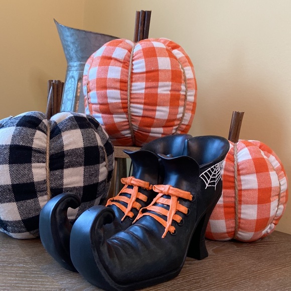 NEW! Fall Halloween Vintage Inspired Black Ceramic Gothic Salem Witch Boot Shoes - Picture 4 of 9